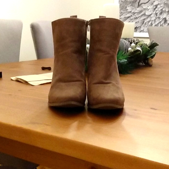 Caramel color three inch wedge - Picture 2 of 4